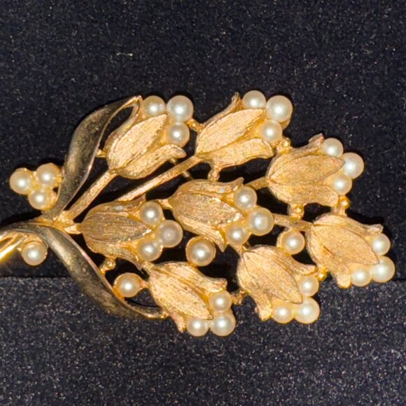 Vintage Crown Trifari Brushed Gold Tone Floral Brooch & Earrings Faux  Pearls - Picture 2 of 14